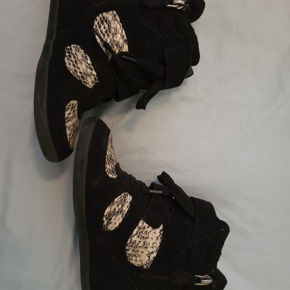 Size 6 Simply Vera Snakeprint Wedge Sneakers - Picture 4 of 11